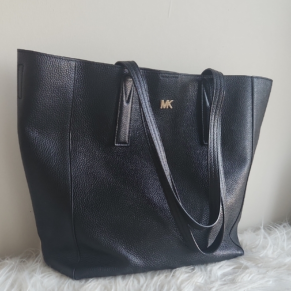 Michael Kors Elegant Black Tote - Picture 3 of 12
